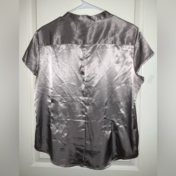 Sydney Tyler metallic silver short sleeved button up blouse - Picture 4 of 4